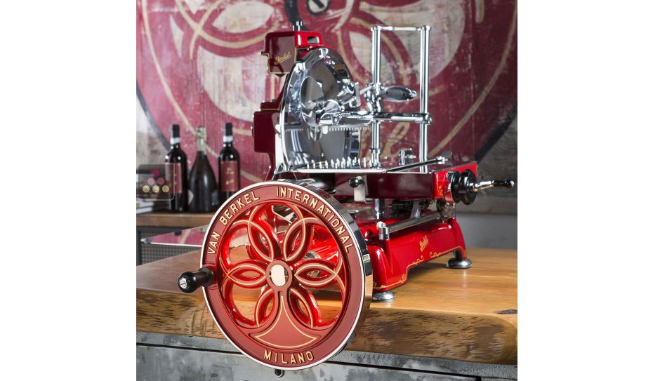Manual flywheel slicer for any type of cured meats